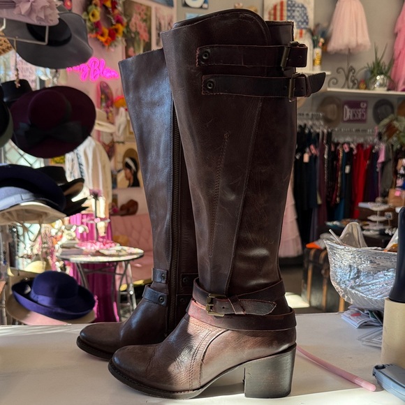 Freebird by Steven Leather Dark Brown Heeled Boots classy!! - Picture 2 of 6